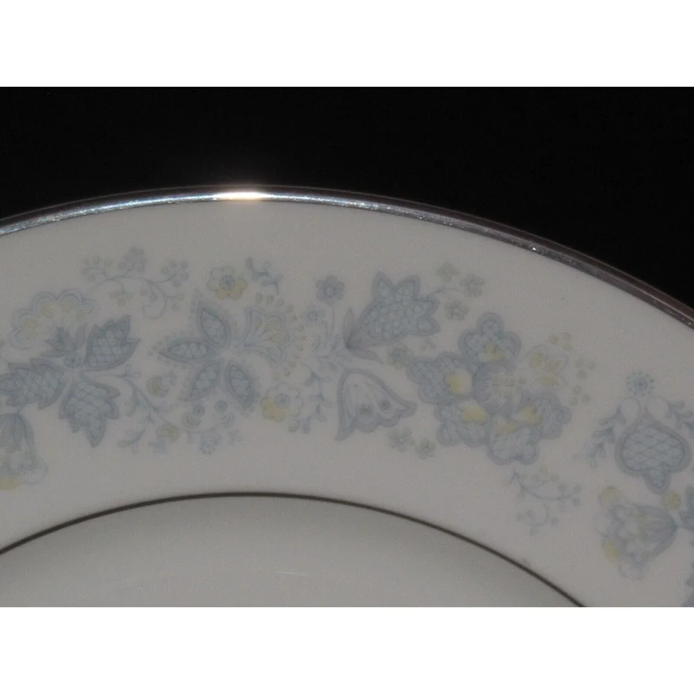 Royal Doulton Meadow Mist Five‎ Piece Place Setting (s) Dinner Plate Cup